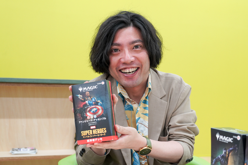 omocoro's tweet photo. 【オモコロブロス】
マーベル・ユニバースのヒーローやヴィランのデッキを手に、みんなでマジックをプレイしました！

カードゲームなのに４人対戦？『マジック：ザ・ギャザリング｜マーベル スーパー・ヒーローズ』のコマンダーで遊ぶぞ！
https://t.co/6CL3IaQhLl
#ブロス記事広告 https://t.co/Z5W7FhFsnQ