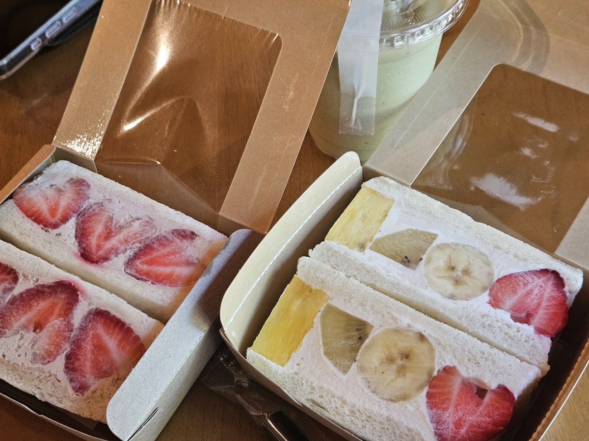 legendzkakeru's tweet photo. 先週の生存報告
月 千葉 落語教育
火 結婚式MC 打ち合わせ
水 東京 落語 先輩とサウナ
木 新潟イベント打ち合わせ
金 千葉 国語授業
土 千葉 落語教育
日 結婚式MCリハーサル

前に僕がMCを務めたイベントのダイジェスト動画が観られます。演者も作家も裏方もやります。
https://t.co/Q5LxjkYrAc https://t.co/cQtp2q9h5t