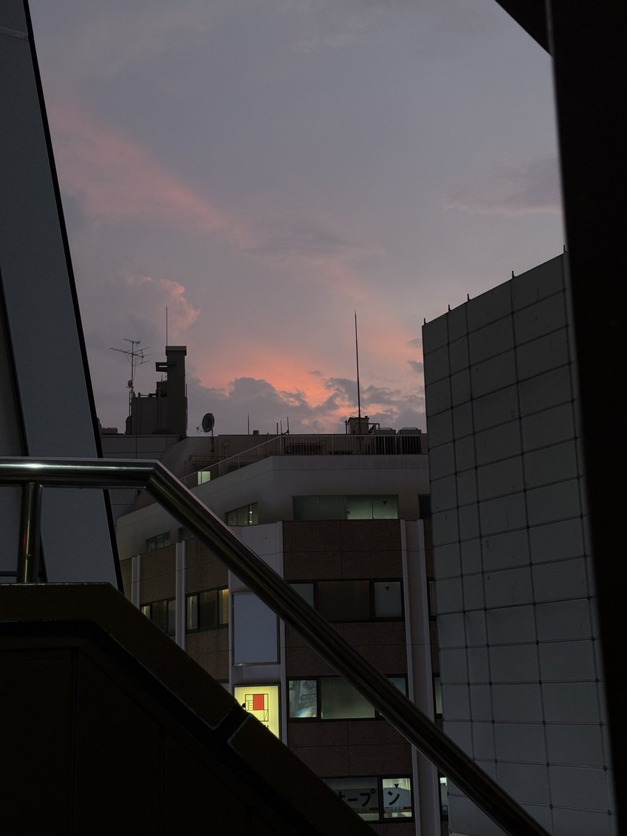 s___1726's tweet photo. 出勤😆😆😆
空がめっちゃ綺麗だった(｡⬮𖧉⬮｡) https://t.co/QCqRVgtTZT