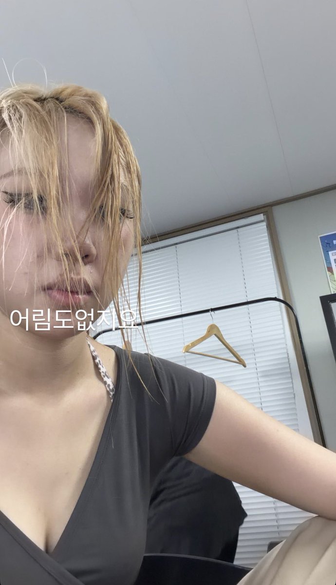 happy2youngji's tweet photo. 워터밤공연전후차이ㅋㅋㅋㅋㅋㅌㅌㅌㅋㅋㅋㅋㅋㅋㅋㅋㅋㅋ웃기게하지마 https://t.co/2zfkiQWiAW