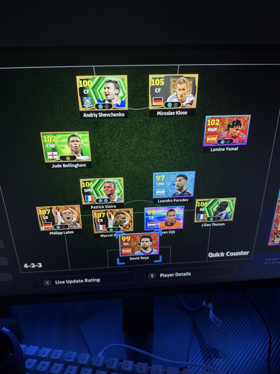@EPESFC Who do I choose leaning towards Rooney as a Man Utd fan