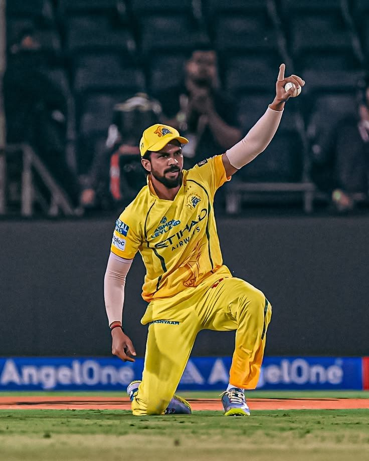 msdhoni107's tweet photo. It's time for Ruturaj Dasharath Gaikwad 🔥 https://t.co/kMe7zxcV9Q