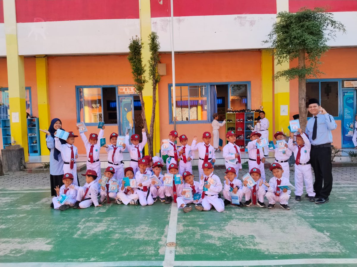 eper_poenya's tweet photo. Memakai seragam baru https://t.co/6ToIhOiK72