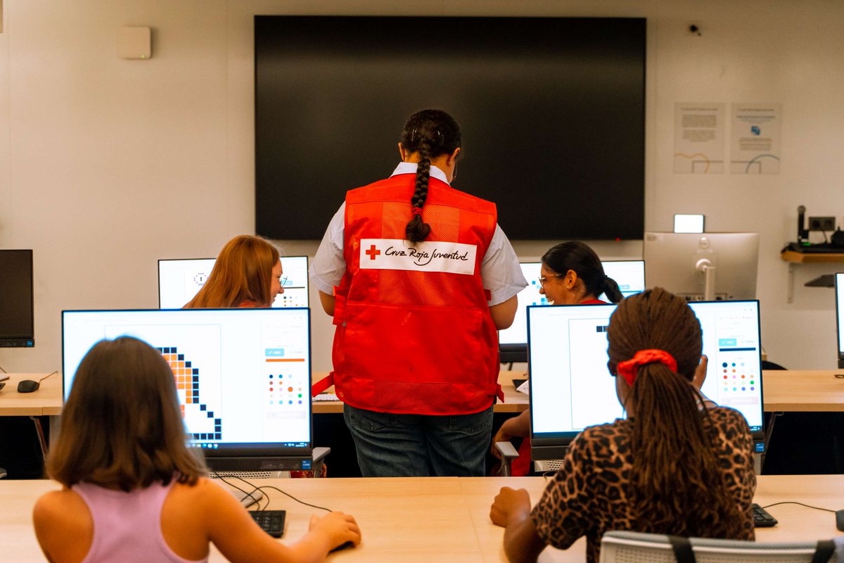 CREMalaga's tweet photo. Menores que atendemos en la escuela de verano de Cruz Roja Juventud en Málaga visitaron de la mano de nuestro voluntariado la sede de Google. Se lo pasaron en grande con la dinámica de Spacetech misión espacial y otras actividades 🥰 https://t.co/5nslFP4lwo