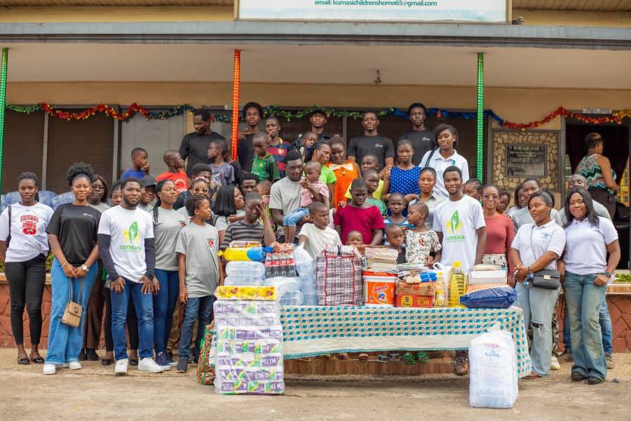 _helpfulheart's tweet photo. A look back at one of our outreach programs from last year. ❤️

Smiles were shared, lives were touched, and hope was renewed as we visited schools and orphanage homes with donations and love.

We’re grateful for every hand and heart that made it possible. #ahelpfulheartfoundation https://t.co/wa0oxXcTd3