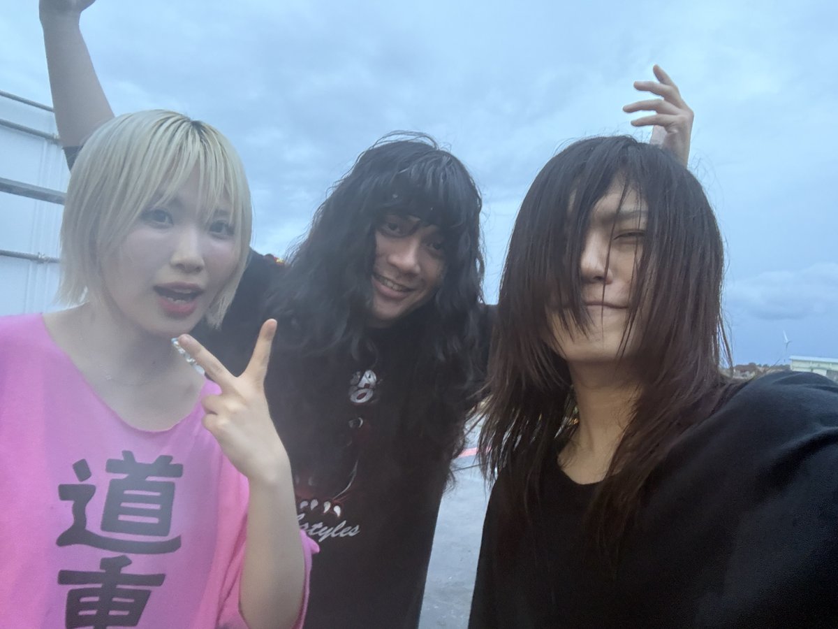 yabaT_official's tweet photo. 26.7.24 #男鹿フェス15
1.ハッピーウェディング前ソング
2.Magical Tank-top Parade
3.アルゴリズムの犬
4.ヤバみ
5.あつまれ！パーティーピーポー
6.Tank-top in your heart
7.癒着☆NIGHT
8. NO MONEY DANCE
9.無線LANばり便利
10.かわE https://t.co/ZlKLsbx3x3