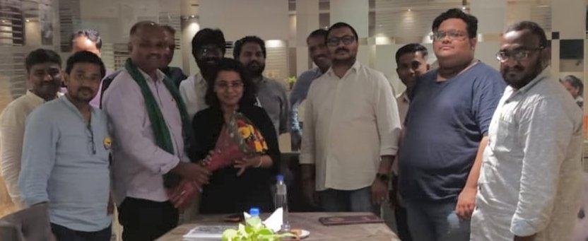 AAPTELANGANA's tweet photo. Aam Aadmi Party Chief National Spokesperson &amp; AAP Telangana State In-Charge Adv @PKakkar_ Garu arrived at Hyderabad's Rajiv Gandhi International Airport to a rousing welcome &amp; met CAs. @ArvindKejriwal https://t.co/8b825l6LCp