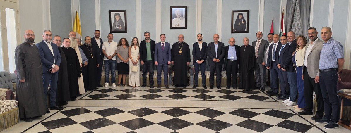 canadaliban's tweet photo. À Zahlé, l’Amb. @Greg_Galligan a rencontré des dirigeants humanitaires, religieux, municipaux &amp; commerciaux pr discuter des besoins &amp; du potentiel de la Béqaa &amp; a visité Berdawni Water &amp; Mechaalany &amp; Sons, une entreprise 🇱🇧-🇨🇦 pr voir des exemple des entreprises locales en action https://t.co/MNNFA6W1eW