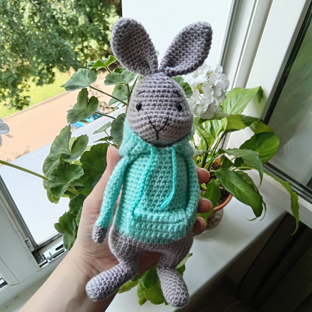 VGetrax's tweet photo. Люди мои, обещала нового зайчика. Вот он 🥰
Также еще Ёжик и Мишка ждут своих новых друзей.

Буду очень рада, если их купят. Очень надо 🙏

За ретвит плюсик в карму 🙏🥰 https://t.co/pqVyTtQV91