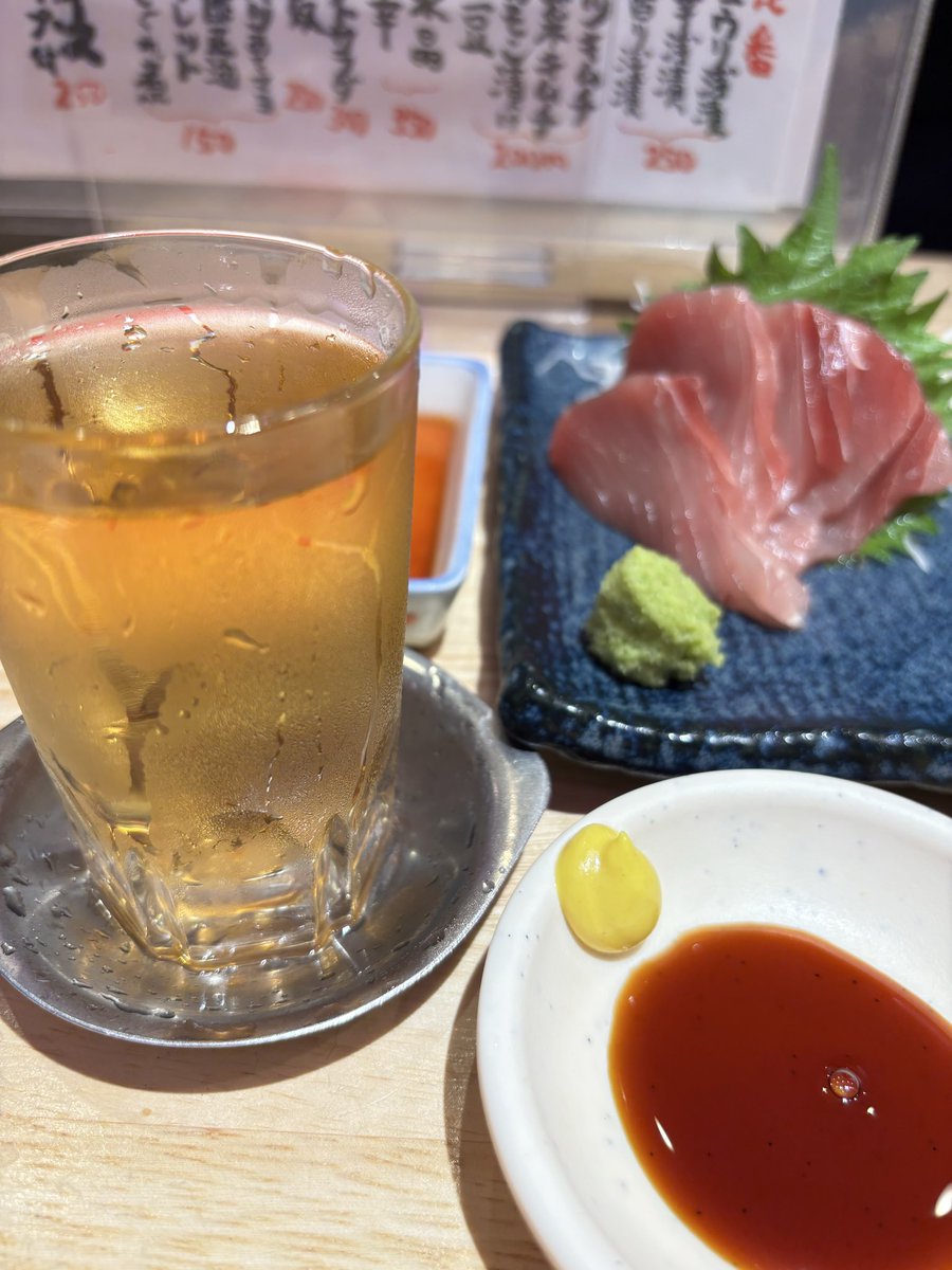 o_o_jiro's tweet photo. 島寿司感ある芥子醤油刺身ができる、そうぼてふりの四文屋ならね https://t.co/AjqP9hgUg0