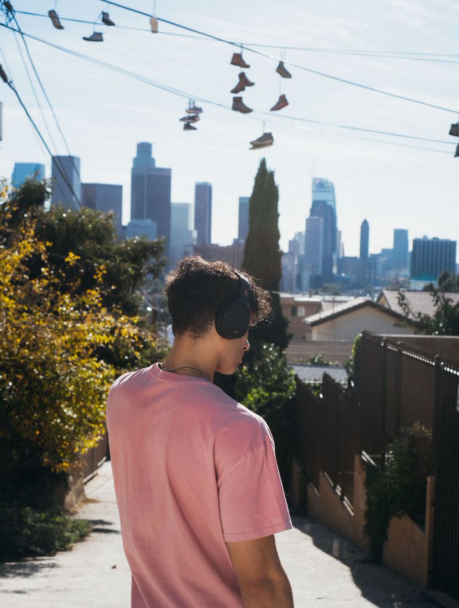 EdifierNA's tweet photo. No matter if you're on a long flight, busy commute or a late-night focus sessions, the WH950NB was made for all of it.

Shop now in our link in bio. 

#EDIFIER #WH950NB #NoiseCancelling #HiResAudio #Bluetooth #Headphones #Audio #Explore https://t.co/8f4lvSji3J