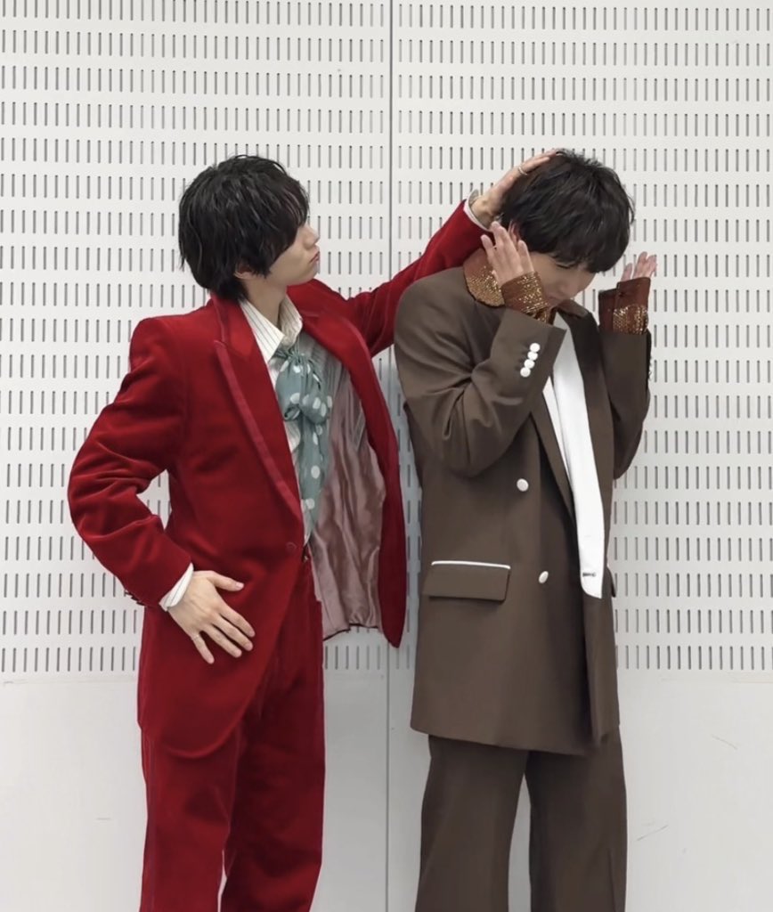 415noUmi's tweet photo. しめちゃんに
・お姫様抱っこされるうみちゃん（1枚目）
・あーんされるうみちゃん（2枚目）
・頭ぽんぽんされるうみちゃん（3枚目）
・担がれるうみちゃん←⁉️⁉️⁉️⁉️⁉️⁉️ https://t.co/LBNPFEzLMy