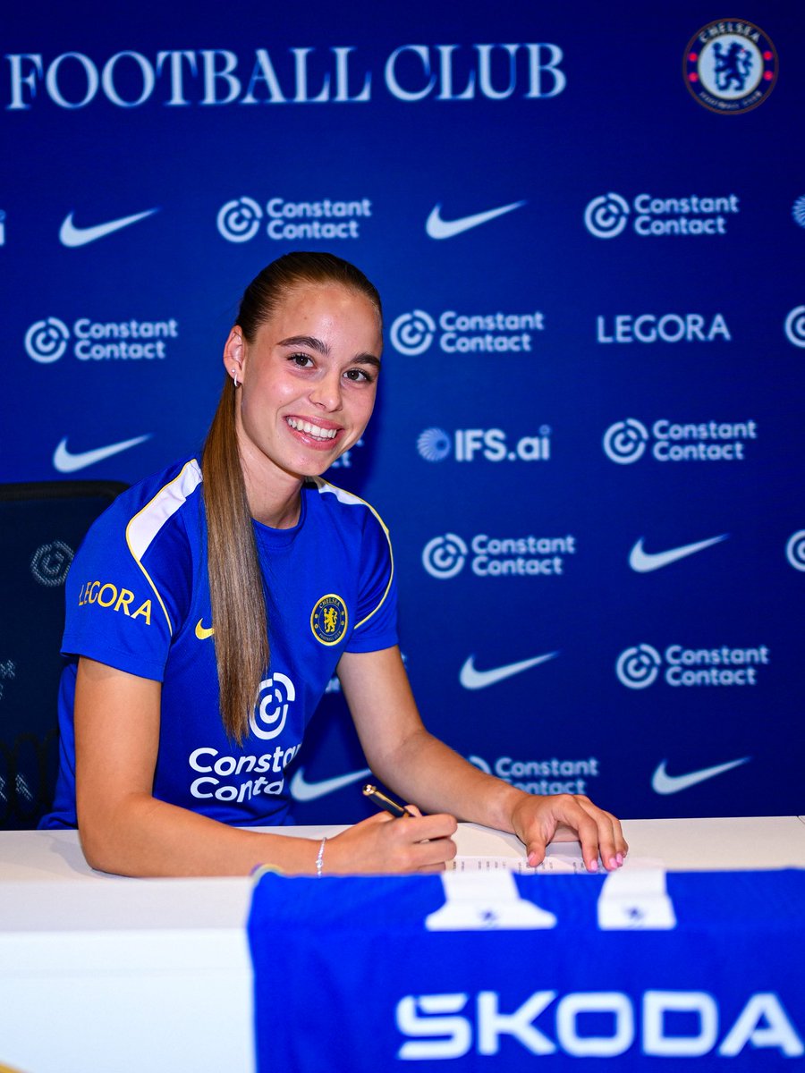 ChelseaFCW's tweet photo. Officially Chelsea. ✍️ https://t.co/cOqPxUYEXr