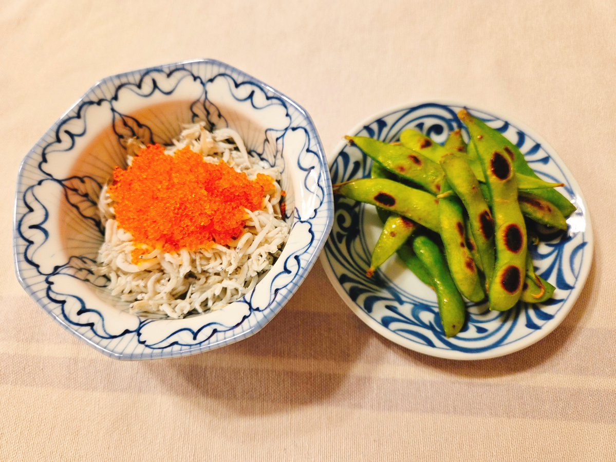 CAROL_KT's tweet photo. 今日の晩ごはーんっ！　#おうちごはん　#おうちご飯　#わかめごはん　#しじみのお味噌汁　#とびっこしらす　#焼き枝豆　#からあげ　#唐揚げ　#Fryday https://t.co/PTViDP0MwA