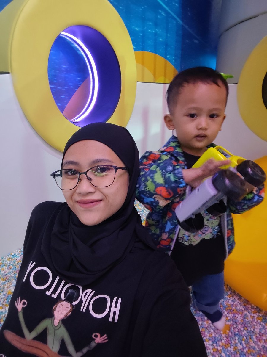 nysy___'s tweet photo. Selamat menua buat diriku sendiri 🥳
Gilaaa udah kepala 3 aja si gueh 😭
Kaya alhamdulillah Allah kasih umur sampai sekarang 🥰 semoga aku bisa terus membersamai anakku sampai tua, tidak jadi tua yg menyebalkan, tidak menyusahkan anak, jadi kebanggan anakku kelak. Aamiin https://t.co/ueTnXZ5kML