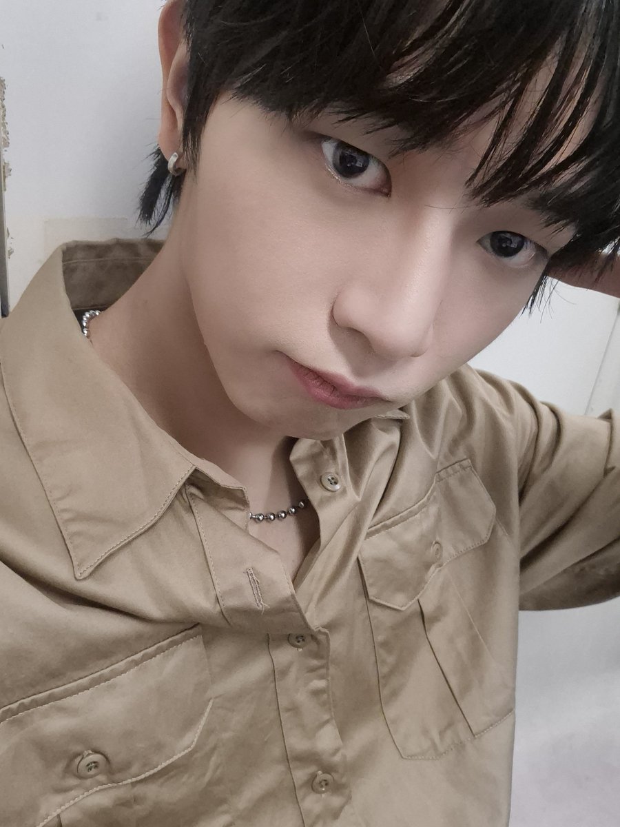 CMDM_official's tweet photo. [#희주]
잘생겼다고 해줘.
#CMDM #씨엠디엠 #Heeju https://t.co/F2E7TOndMx