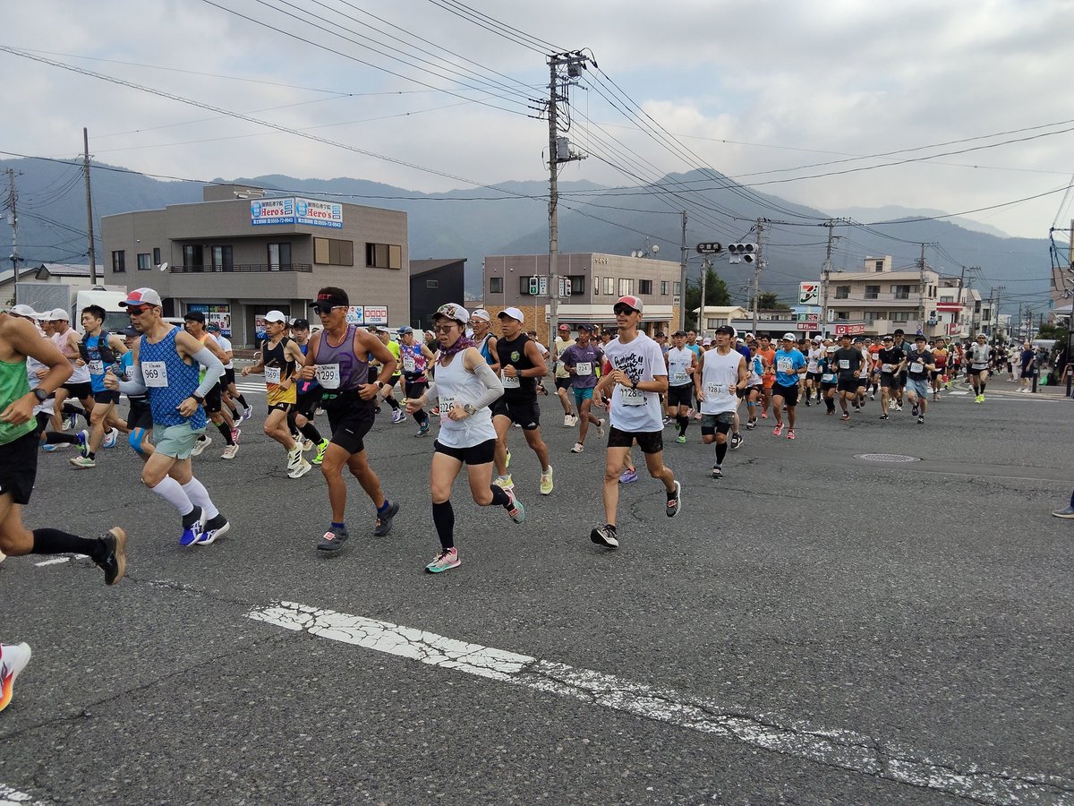 dragonmasashi's tweet photo. 富士登山競走　五合目コース。
走ってきました。
結果は坂と暑さにヤラれて2時間30分を切るのが精一杯。渋滞に巻き込まれた去年の山頂コースでの五合目までより10分以上遅いし、なんとも不甲斐ない結果に。
とにかくキツかった。 https://t.co/mVMFfnLT9A