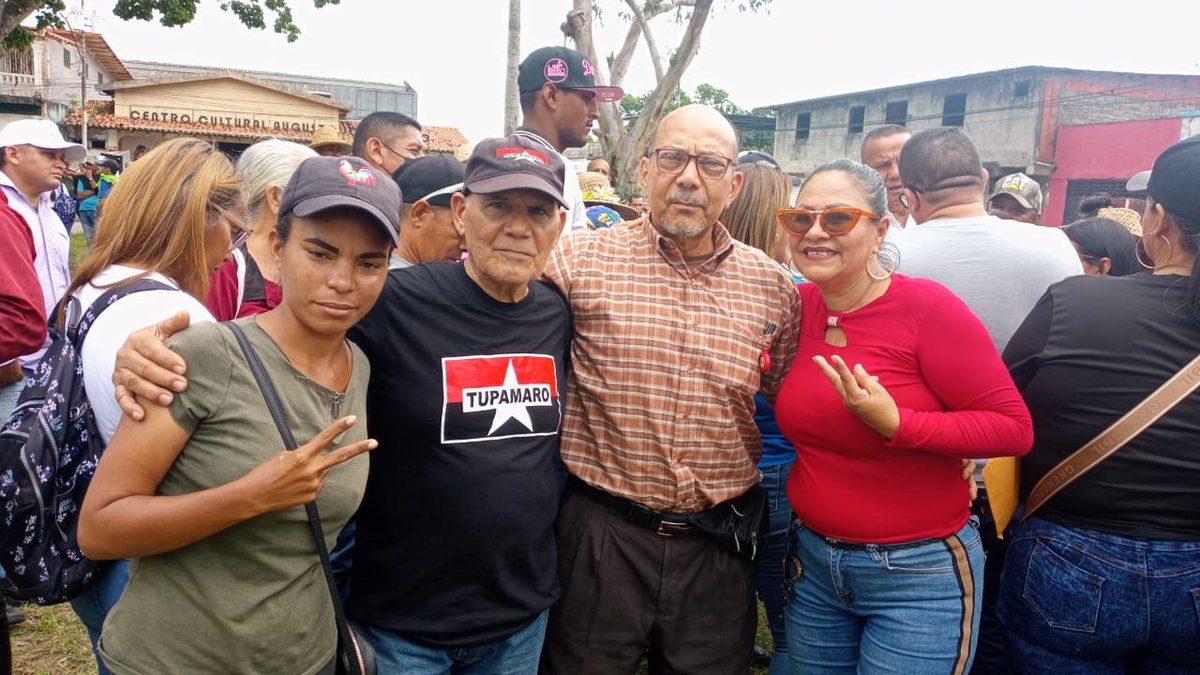 TupamaroMRT_'s tweet photo. ¡Pueblo movilizado en Monagas! 💪🇻🇪
Nuestra militancia del Municipio Ezequiel Zamora estuvo presente en la Plaza Bolívar en un acto de apoyo a nuestro presidente Nicolás Maduro y a la primera combatiente Cilia Flores.
¡Seguimos en pie de lucha junto a nuestro pueblo!

#TupamaroAntiimperialista 

@NicolasMaduro 
@delcyrodriguezv 
@dcabellor 
@WBenavides_MRT 
@LanzRaiza 
@MonagasMRT_