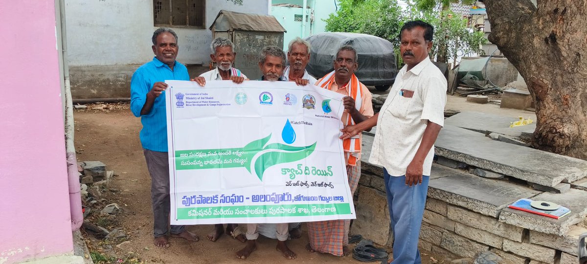 AlampurM's tweet photo. As a part of Jal Sanchay Jan Bhagidari (JSJB) 3.0 under the #CatchTheRain Campaign Jal samwad program at Akbetpet  in Alampur Municipality.  #CatchTheRain #MoHUA #AMRUT2 #WaterSecurity #GroundwaterRecharge #cdmatelangana #tksreedevi #MoHUA_India #JalShaktiMin #TelanganaCMO https://t.co/RYbT62VrzS