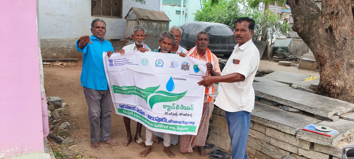 AlampurM's tweet photo. As a part of Jal Sanchay Jan Bhagidari (JSJB) 3.0 under the #CatchTheRain Campaign Jal samwad program at Akbetpet  in Alampur Municipality.  #CatchTheRain #MoHUA #AMRUT2 #WaterSecurity #GroundwaterRecharge #cdmatelangana #tksreedevi #MoHUA_India #JalShaktiMin #TelanganaCMO https://t.co/RYbT62VrzS