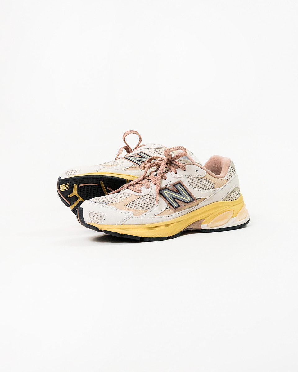 uppersnkrs's tweet photo. On dirait vraiment un gâteau cette New Balance 2010, et elle passe à 71€ au lieu de 170€ avec le code NBSALE30 🍰

Lien affilié : https://t.co/9bnQSLO1eP https://t.co/8X3Uij6MMP