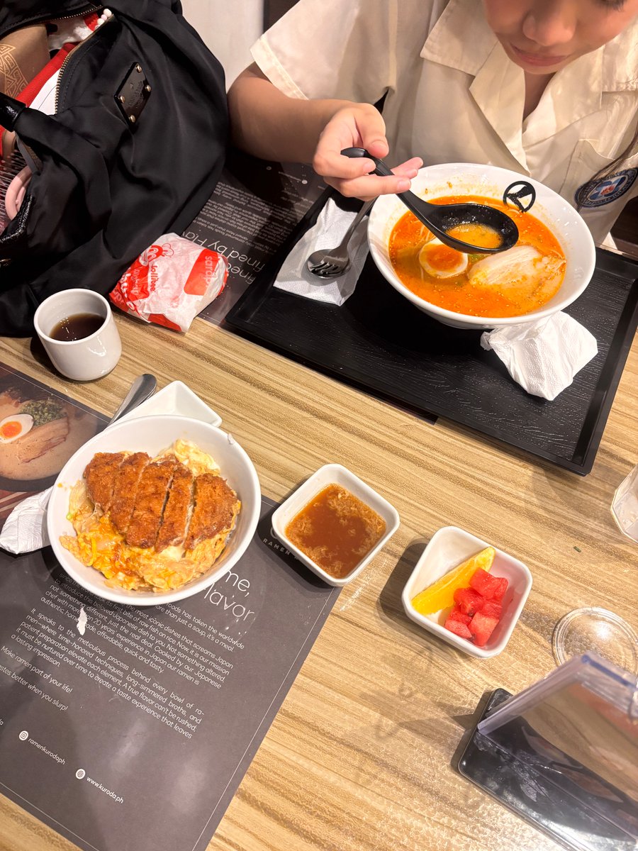 bbangnyangz's tweet photo. The urge to always go outside https://t.co/eMMQOqtuW8