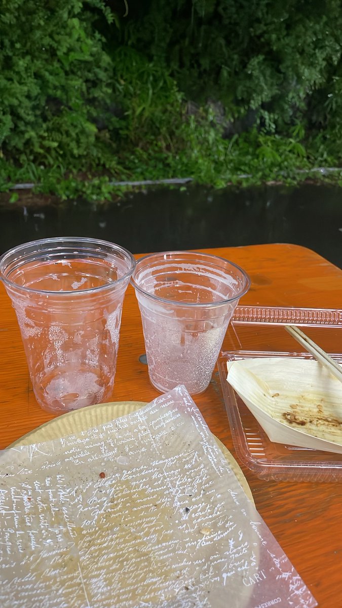 tomlince's tweet photo. 雨止んだら帰ろうと思ったけど止まない。 https://t.co/qnK5GhaMbD