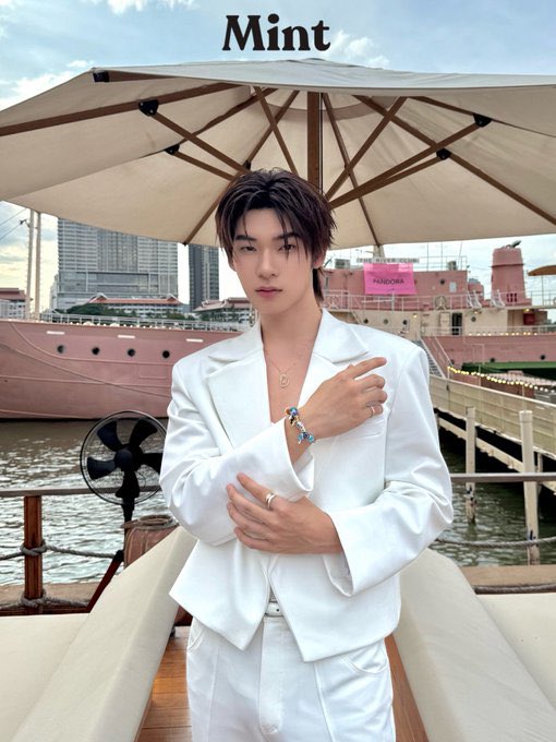 SpotOn1__'s tweet photo. เจอพี่เก้าด้วย หล่อ สวย ปังแน่เซ็ตนี้ 
ฝากพี่ฉาวเอ็นดูน้องม๋าเด็กด้วยนะงับ 🙏🏻@Kaosupassara9 

SUMMER OF TWNPICH

#PandoraTHxTeeTee
#PANDORATHAILAND

「24 JUL : PANDORA ESSENCE OF SUMMER ー 🐶」
☀︎ #twnpich @twnpich 🐾 https://t.co/WUwuNgjMoK