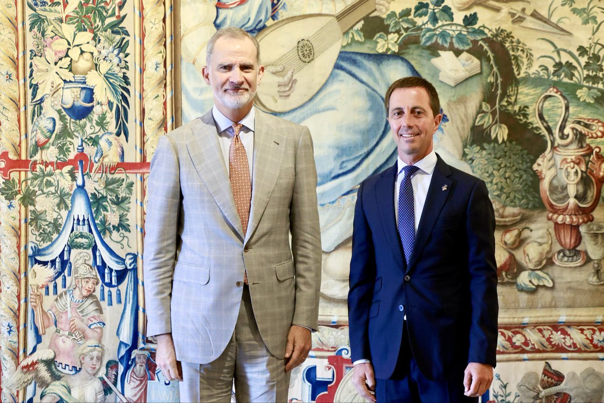 CasaReal's tweet photo. El Rey recibe al presidente del Consell de Mallorca, Llorenç Sebastià Galmés Verger, en el Palacio Real de La Almudaina.

➡️https://t.co/BpTCfLGoWv https://t.co/FjLzqj1MFd