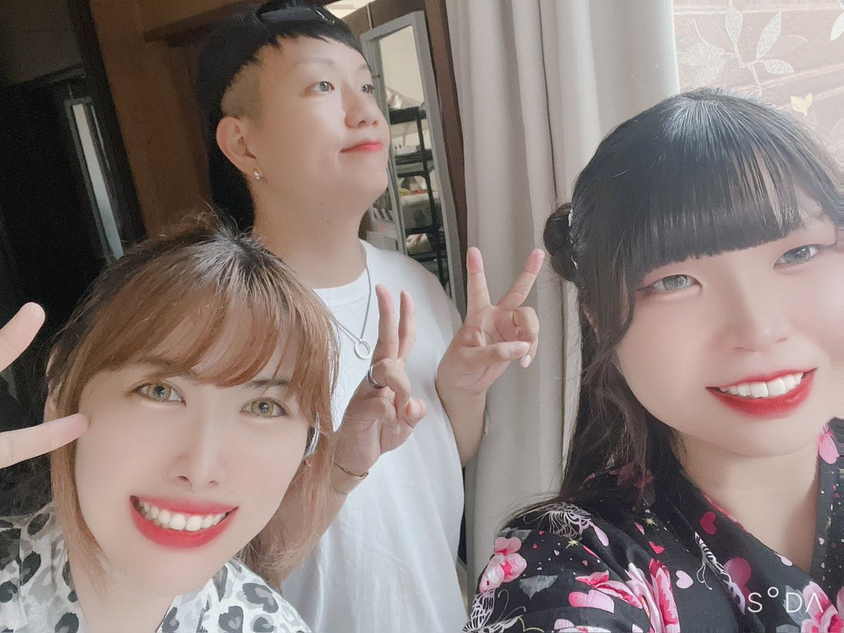 sun_vocalunit's tweet photo. 先日の彩葉生誕の出番前のオフショット
俺加工されすぎて曇りなき眼がキラリと光っとる🤣

ユート https://t.co/kd4r7eWYhY
