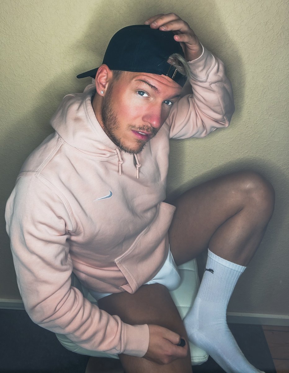 KevOfficial89's tweet photo. @realbenverbeck 😈💦come to me https://t.co/j1fLbZHDXW