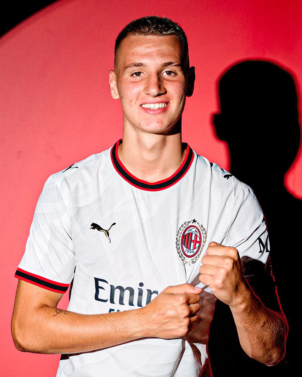 _BeFootball's tweet photo. 🚨 OFFICIEL ! CAMARDA 🇮🇹 (2008) PROLONGE JUSQU’EN 2031 AVEC L’AC MILAN ! 💎❤️🖤

L’homme aux 500 buts en jeunes 😭😭

On veut le voir en Serie A avec Milan maintenant. https://t.co/BWLn1qA5cZ