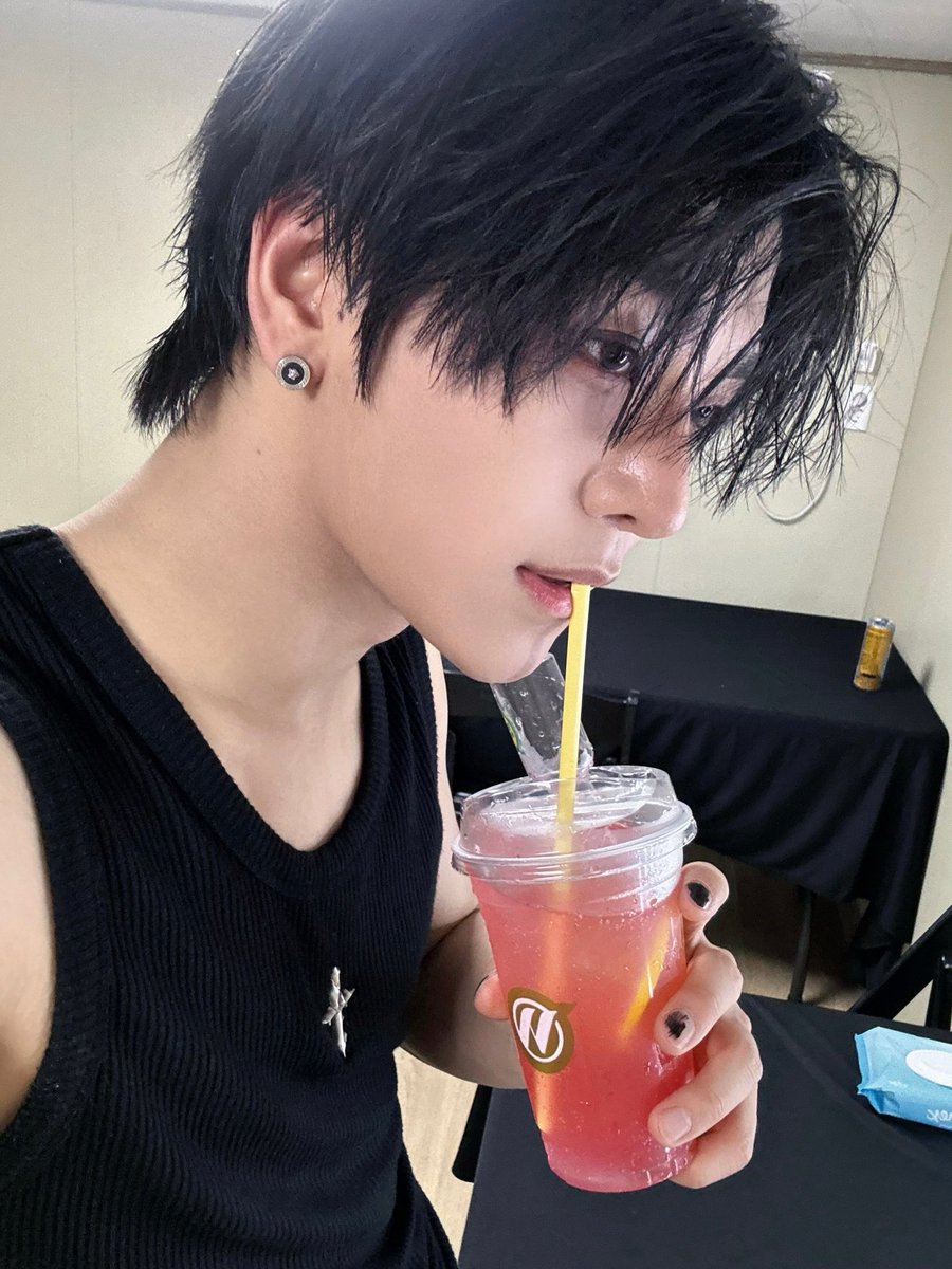 He_Gumi's tweet photo. 남자력 어필 ㅅㅂ 뭐하니씬롱아 https://t.co/h4nqnBSmvB
