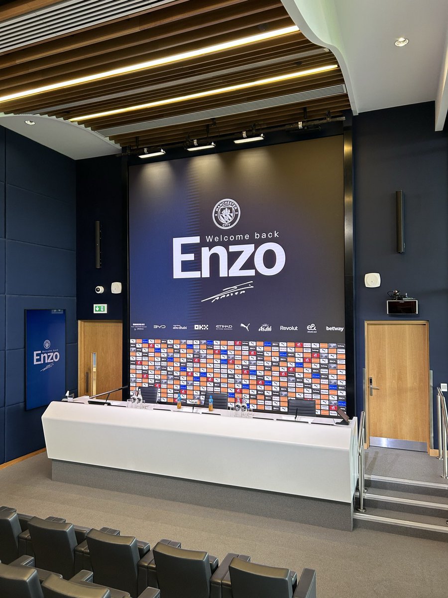 GoalCrestX's tweet photo. 🚨🇮🇹 Enzo Maresca's press conference starts at 13:30 (UK time). 🎙️

@BenRansomSky

#ManCity #ManchesterCity  #PremierLeague #Football #GoalChest #EnzoMaresca https://t.co/rlKiniCSJ6