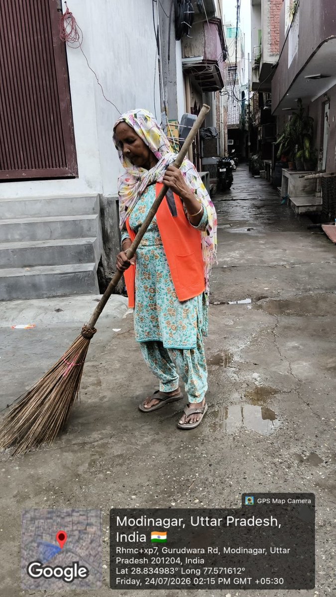 ModinagarNagar's tweet photo. 🧹 वार्ड 29 में स्वच्छता अभियान
मोदीनगर नगर पालिका के नेतृत्व में सफाई कर्मचारियों द्वारा वार्ड नंबर 29 में सभासद श्री ललित त्यागी जी के वार्ड में सड़कों की साफ-सफाई का कार्य किया गया।
#Modinagar #SwachhModinagar #Ward29 #SafaiAbhiyan #sbmurbangov https://t.co/IndTKtI2md