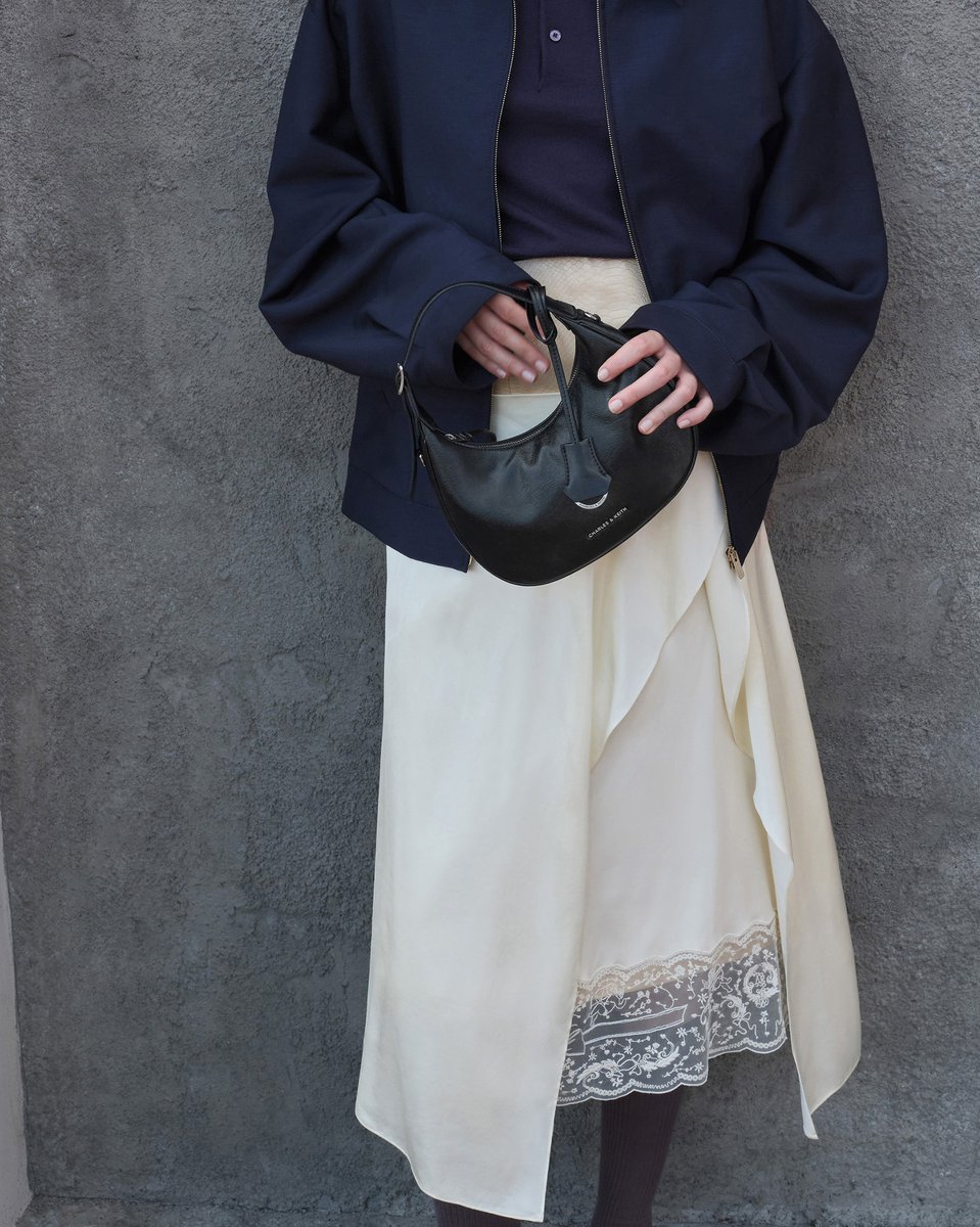 Charles_Keith's tweet photo. LIGHT BEYOND THE HORIZON

08.2026

#CharlesKeithFW26 https://t.co/S6A9nBu8jl