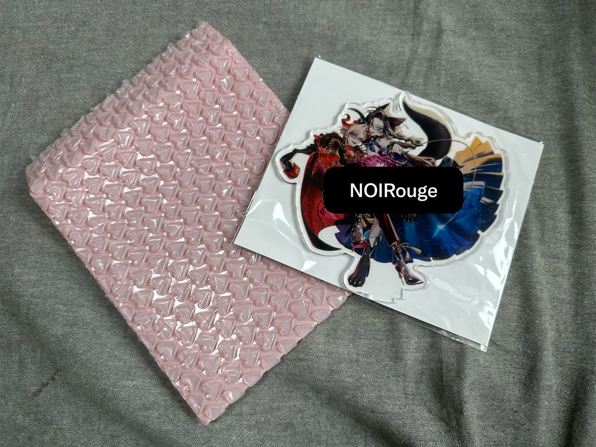 saigetsudragon's tweet photo. #NOIRouge

帰って来たら無事に素敵な荷物が届いていた！
本当素敵なアクスタありがとうございます！これは良いものを買った…😇 https://t.co/oTZCNOlPCL