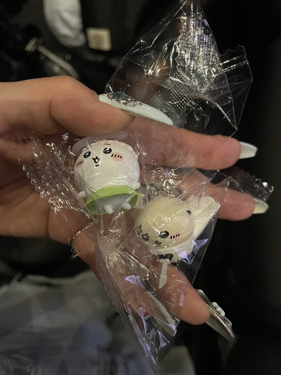 Hk134Y8's tweet photo. さいたま新都心映画館
ちいかわめじるしアクセサリー交換

求👉🏻くりまん、シーサーorカニちゃん
譲👉🏻ちいかわ、ラッコ

19:40～の回を見ますのでその後交換可能な方がいればお願いします！
郵送も可能です！お気軽にお声掛けください😊
 #ちいかわ  #ちいかわ交換 #ちいかわめじるしアクセサリー https://t.co/KeqLrm8elE