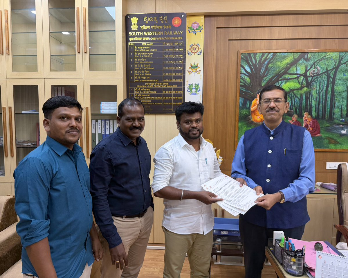 AnanthAyyasamy's tweet photo. Tens of thousands from Tenkasi, Courtallam, Rajapalayam, Sivakasi and Ambasamudram blocks work or commute to Bengaluru. But not one direct train.

At South Western Railway HQ, Hubballi today. Met Shri Anil Kumar, DGM, along with the PCOM and CPTM, and submitted three petitions:

• Daily Bengaluru–Tirunelveli Express via Rajapalayam, Sankarankovil, Tenkasi

• Weekend special on the same route

• Carmelaram stoppage for 17235/17236

The demand is already there. Hope the service is, soon!

@AshwiniVaishnaw @SWRRLY @RailMinIndia @GMSRailway @drmmadurai @drmsbc @BJP4TamilNadu @blsanthosh @NainarBJP