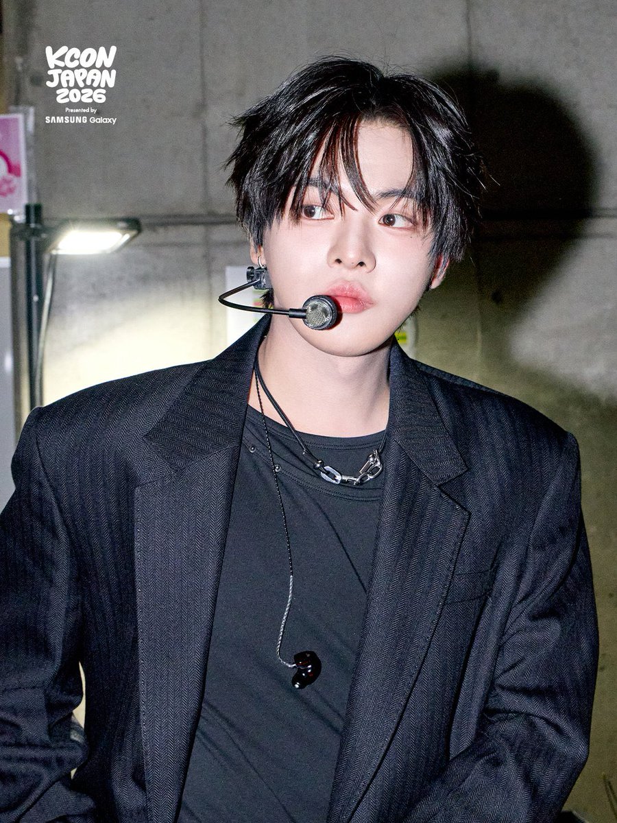 safeplaceleo's tweet photo. pretty leo for kcon japan https://t.co/Z8s0sehJB3