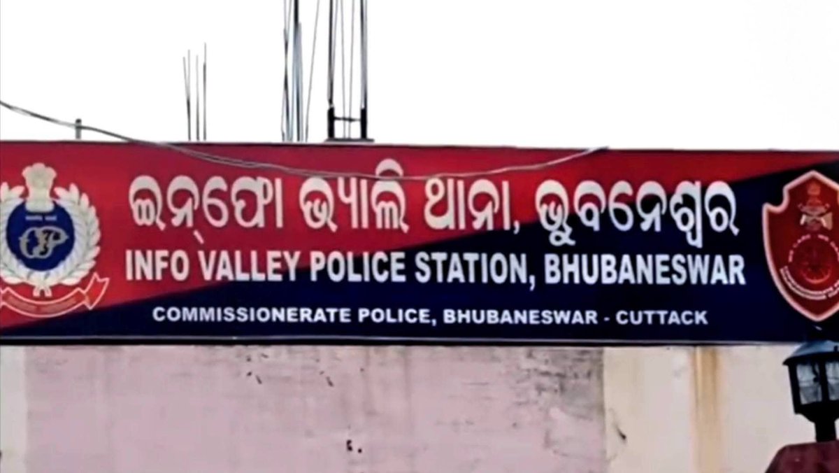 Yoyotisu's tweet photo. Great job #Infovalley police @odisha_police @cpbbsrctc
I request please recognise and appreciate this policemen for helping a women from rapist @CMO_Odisha @DMKhordha @CKhordha @SDM_Bhubaneswar because the appreciation make them a motivate. https://t.co/QjsAiHJhju
