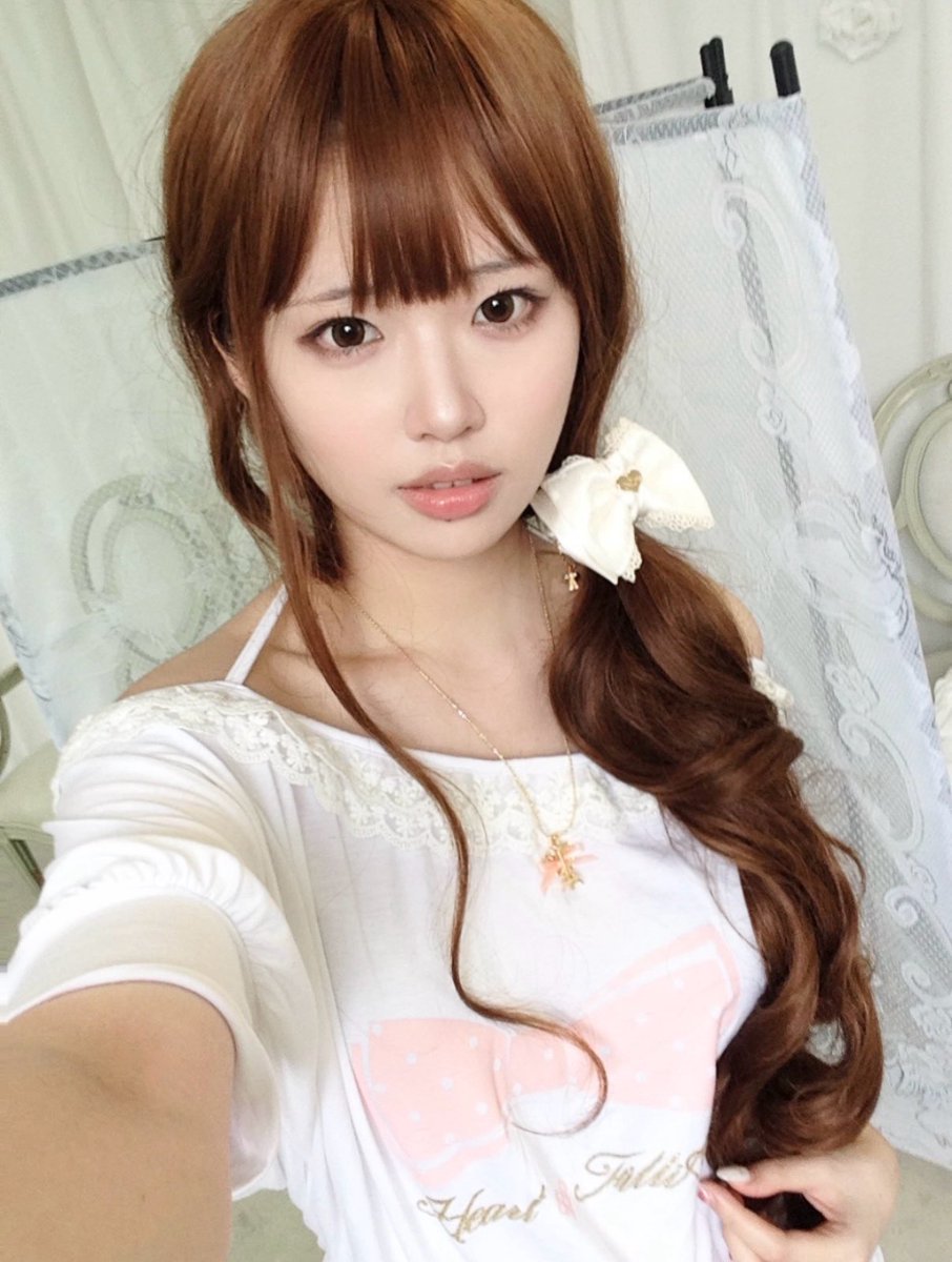 yuriyaong's tweet photo. 네번보면 죽는사람 https://t.co/FYZI4fbRsH
