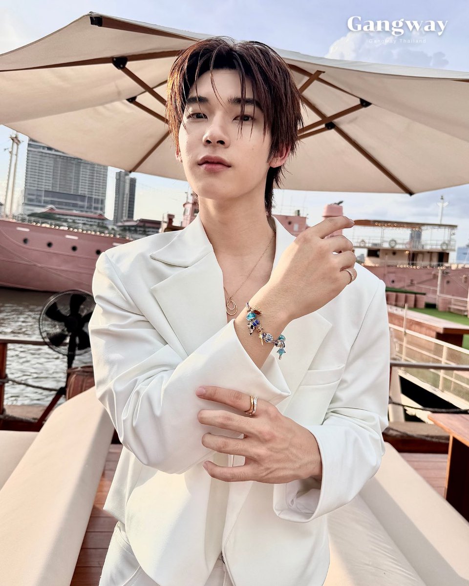 gangwayth's tweet photo. #GangwayExclusive เช็คอินแล้วครับมัม! แชะภาพ📸 ตี๋ตี๋ – วันพิชิต ในงาน PANDORA “ESSENCE OF SUMMER” ที่จะมาร่วมมิกซ์แอนด์แมตช์เครื่องประดับภายในงาน🌊☀️

PANDORA ESSENCE OF SUMMER 
#PandoraTHxTeeTee #twnpich 
#PANDORATHAILAND https://t.co/jLAPwAenRQ