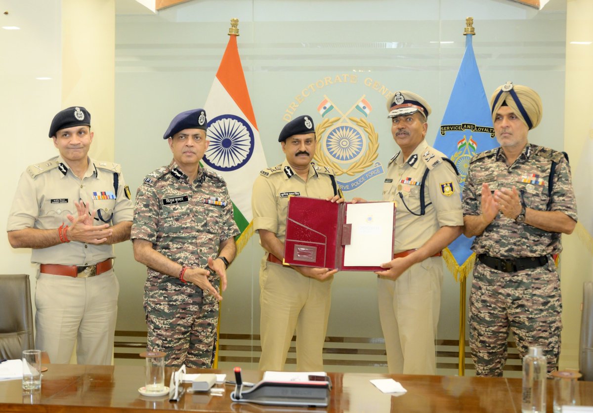 crpfindia's tweet photo. DG #CRPF Shri @gpsinghips and the CRPF officials bid a warm farewell to Shri Darshan Lal Gola, IG, ISA Mount Abu, at FHQ, on his superannuation after an illustrious 37 years and 27 days of distinguished service.

Joining the Force as a Directly Appointed Assistant Commandant of the 21st Batch (1989), he served with exemplary dedication in various parts of the country, including Jammu & Kashmir, Punjab, Uttar Pradesh, Manipur. During his distinguished career, he was awarded the DG's Commendation Discs, Police Medal for Meritorious Service, Police Special Duty Medal, and Antrik Suraksha Padak, reflecting his unwavering commitment to the Nation and the Force.

The #CRPF family expresses its profound gratitude for his exceptional service and wishes him a happy, healthy and fulfilling life ahead. 

#NationFirst
#Vandematram150 
#MissionNaxalMuktBharat2026
@gpsinghips
@crpf_j
@CentralZoneCrpf
@northeast_zone
@southzone_hyd