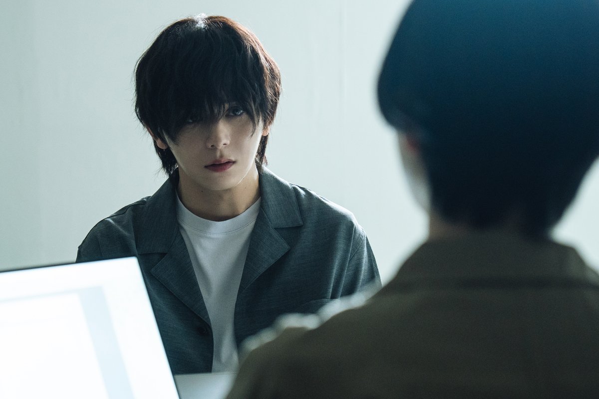 ytvdrama's tweet photo. 日曜ドラマ『#一次元の挿し木』

⋱第𝟒話 今夜𝟏𝟎:𝟑𝟎⋰

謎の男・牛尾（#吉原光夫）と対峙する
悠（#山田涼介）の運命は！？

次々と明らかになる繋がり…
衝撃の事実と直面することに💥

1～3話配信中📡
https://t.co/3hVfoCgypk

#白石聖
#堀田真由 / #鈴木保奈美 #佐々木蔵之介
@ichijigen_ytv https://t.co/pUp9T31eBT