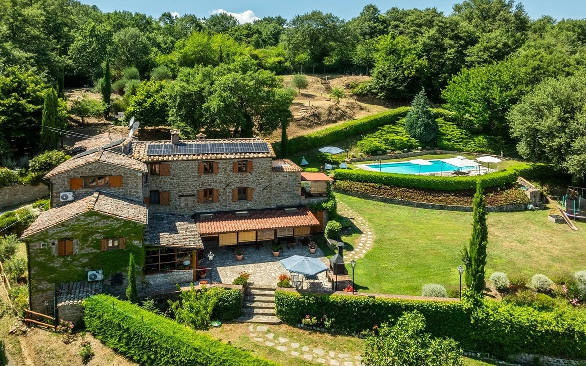 AppartDesign's tweet photo. Elegant Country Farmhouse
Città di Castello, Umbria, Italy 🇮🇹
Listed for €990,000

📷 italianhousesforsale https://t.co/DdDvLZHg9j