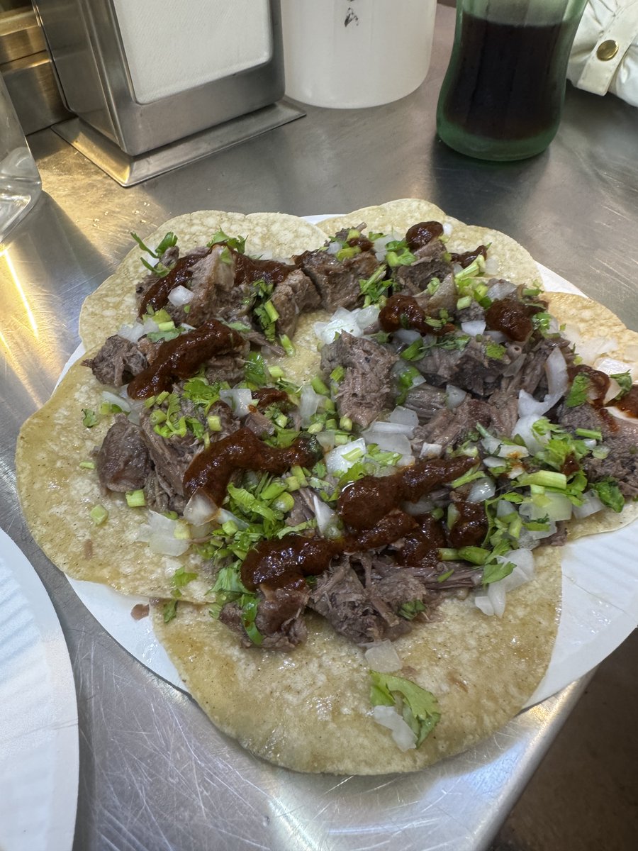 Vj_Shinya's tweet photo. tacos食べてきた♫
RICOOOOO！！！！！！！ https://t.co/oWXZQmwynO