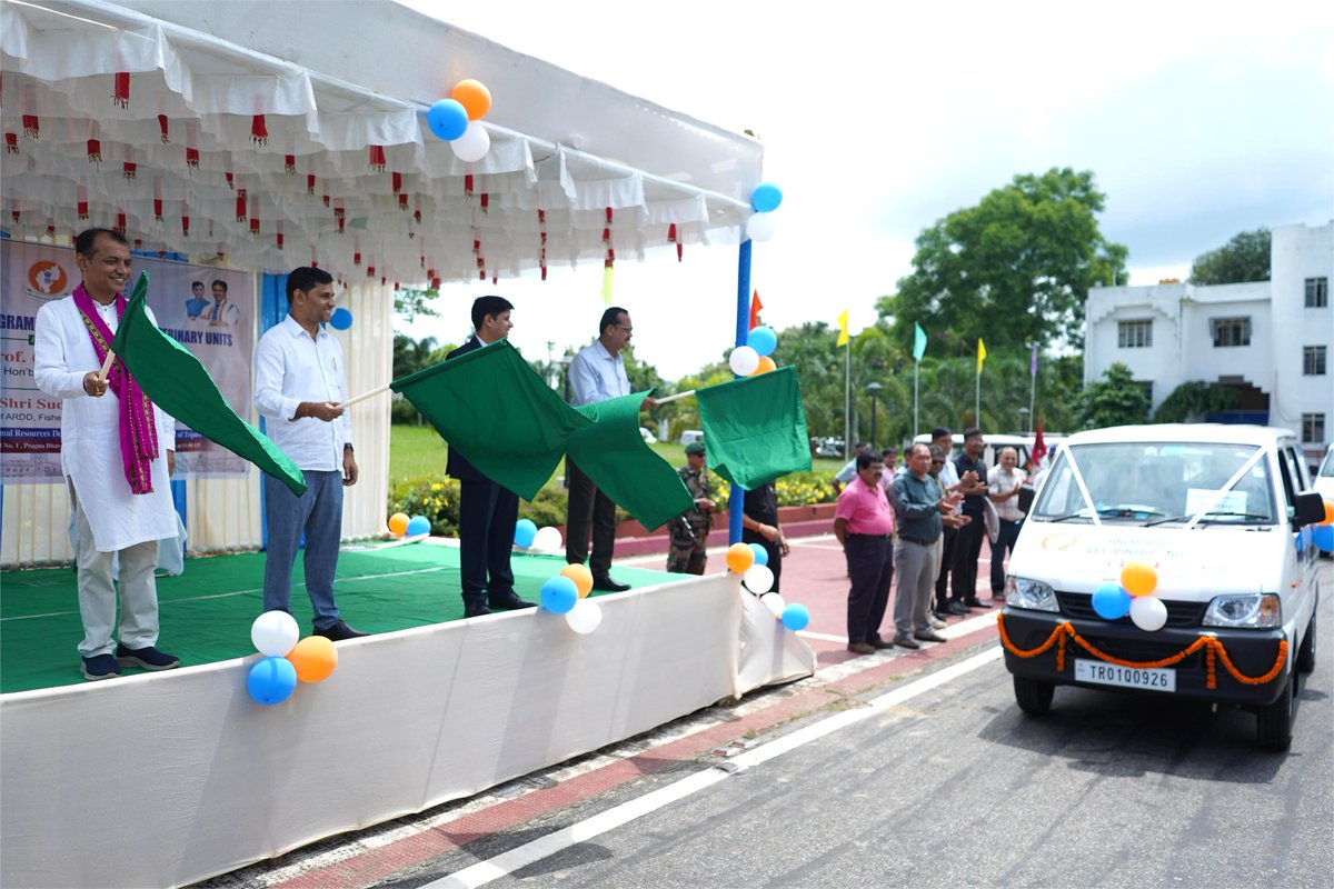 ARDD_TRIPURA's tweet photo. A major milestone for livestock healthcare in Tripura!

Hon'ble Minister Shri @MinSudhangshu today launched 50 BlockLevel Mini Mobile Veterinary Units in Agartala, by ceremonially flagging off the vehicles
@DrManikSaha2 @MinSudhangshu @mygovtripura @Dept_of_AHD @ica_tripura [1/4] https://t.co/pOYa7K5D1z