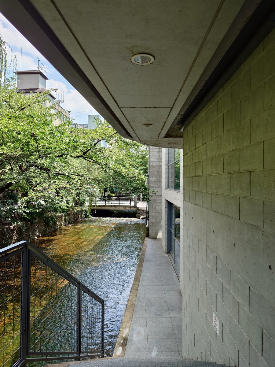 High_Straight's tweet photo. 安藤忠雄の京都市高瀬川沿いにあるTIME'Sが先週から再開した。商業施設としては可視性、動線、誘引性が致命的に駄目だが、京都の町屋のDNAを引継いだ美しい建築であり、安藤忠雄の最高傑作と推す知人も多い https://t.co/zQO791lads
