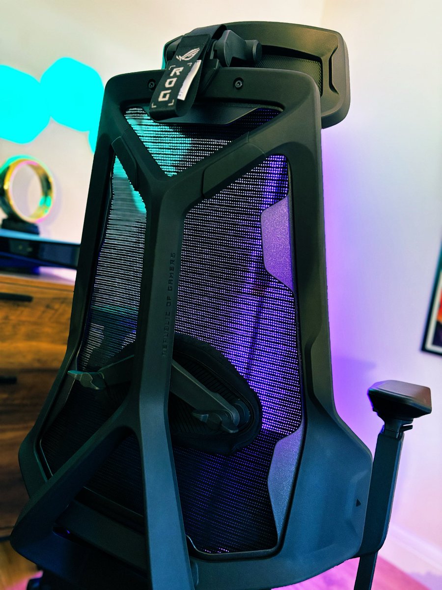 ShakeyJb's tweet photo. A massive thank you once again to @ASUS_ROGUK for sending out the Destrier Core Chair.

The breathable mesh and lumbar support are game changers 🔥👏🏻

ASUS ROG also have a cashback incentive…check comments for more info!

#asusroguk #ad #forthosewhodare #streamer https://t.co/RvG14VlWXZ